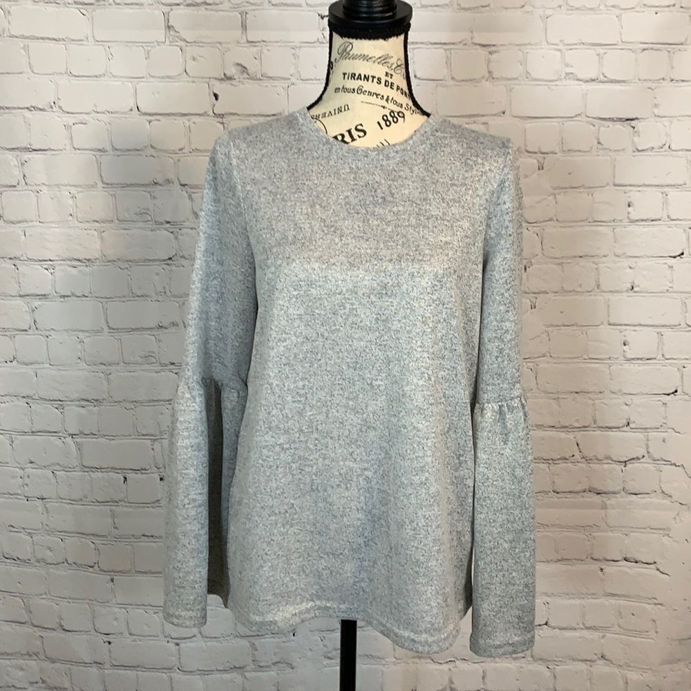 Vero Moda / bell sleeve top / gray / size small